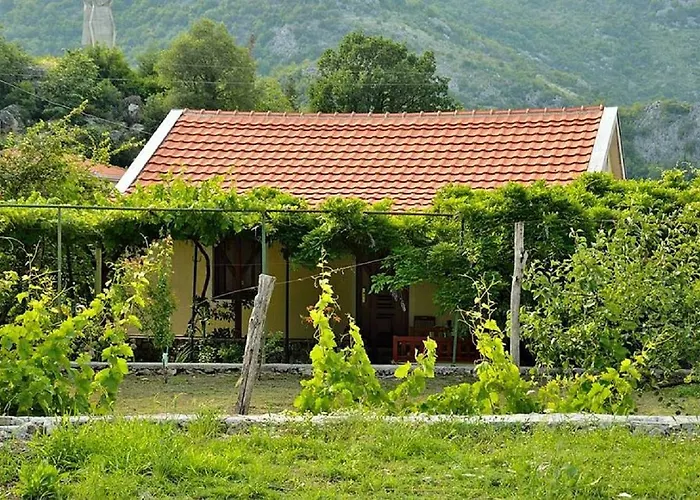 Ivan\'S Holiday Home